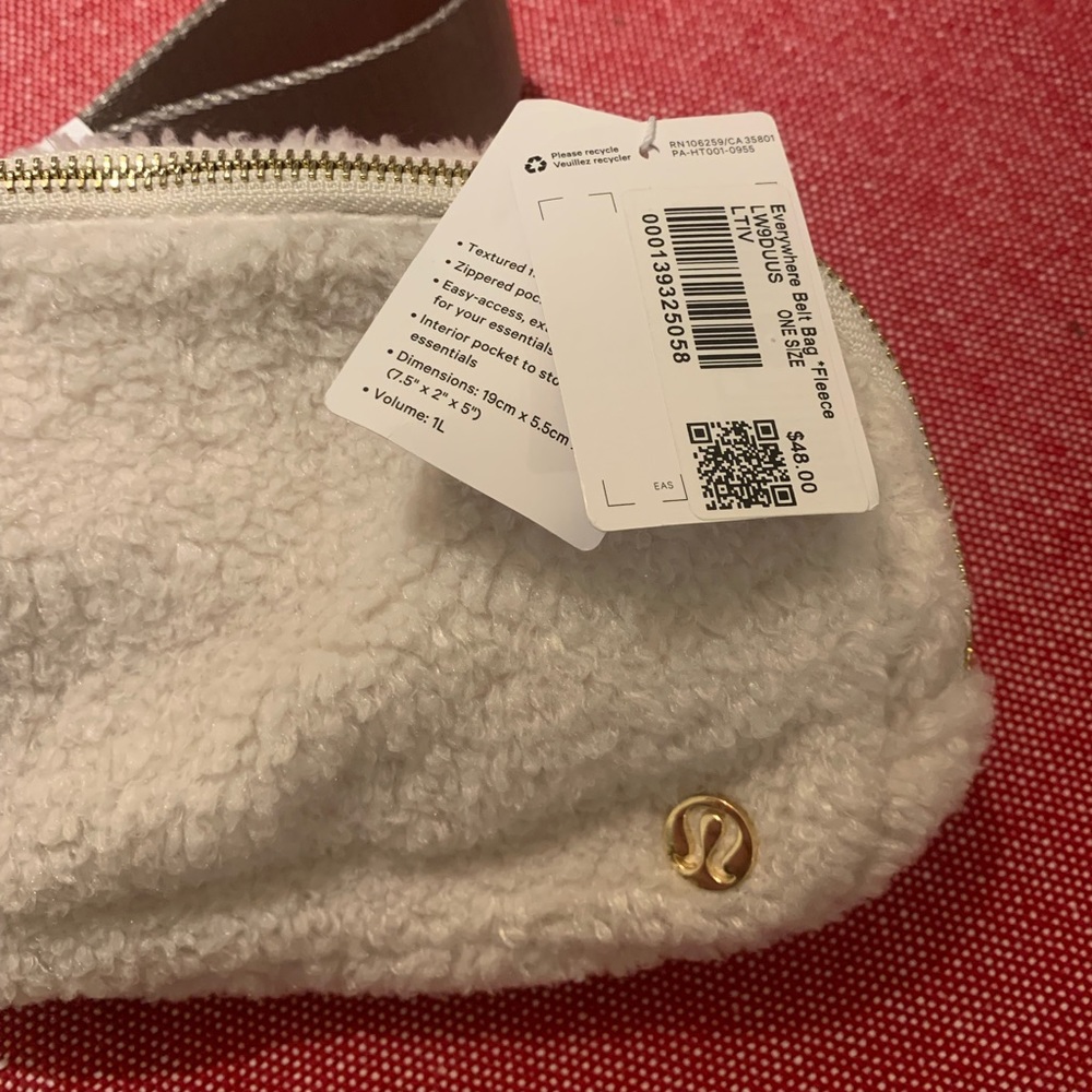 Lululemon everywhere belt bag *light ivory*